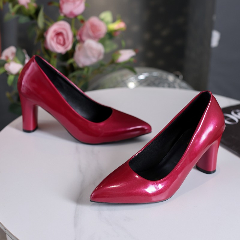 Plus Size Patent Leather Pump  - Pump Heel Block recension och pris